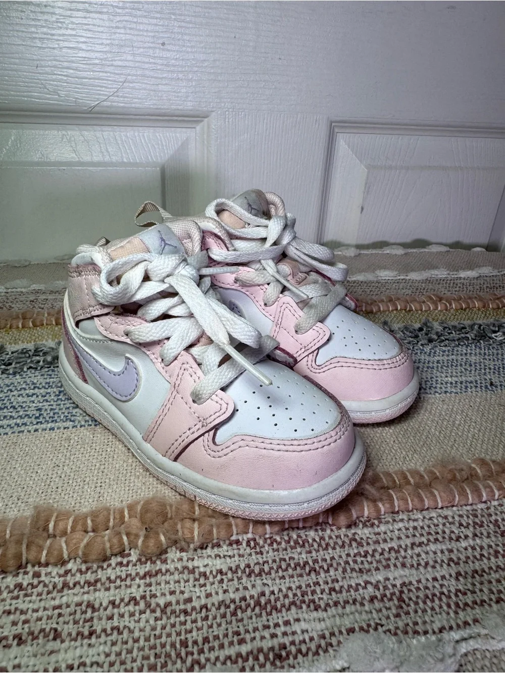 Nike Aur Jordan 1 Kids Pink, White and Purple High-Top Sneakers